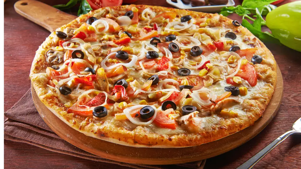 14-inch pizza feeds how many